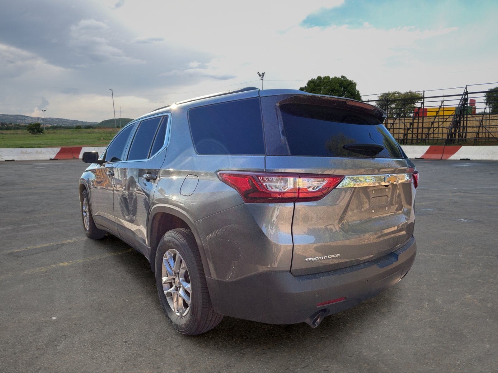 Used 2019 Chevrolet Traverse LT FWD image 4