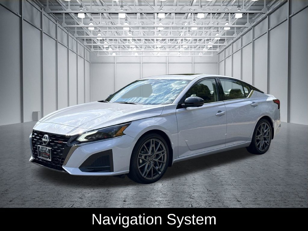 Certified 2024 Nissan Altima 2.0 SR FWD image 3
