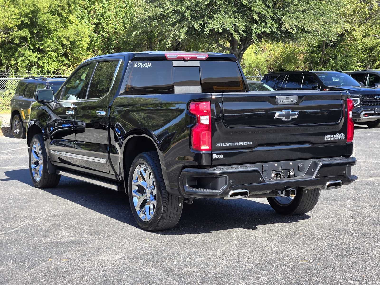 Used 2024 Chevrolet Silverado 1500 High Country w/ High Country Premium Package AWD/4WD image 6