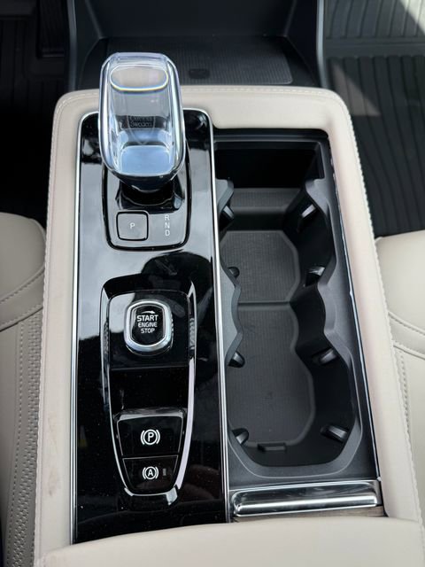 New 2026 Volvo XC90 B6 Plus w/ Protection Package Premier image 18