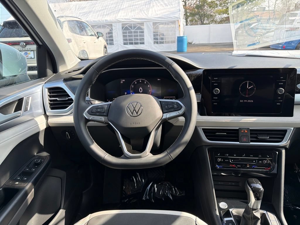 New 2026 Volkswagen Taos SE FWD image 15