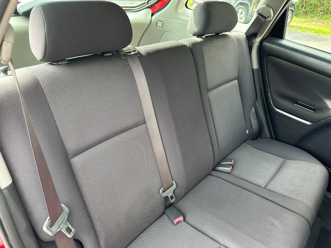 Used 2004 Toyota Matrix FWD image 37