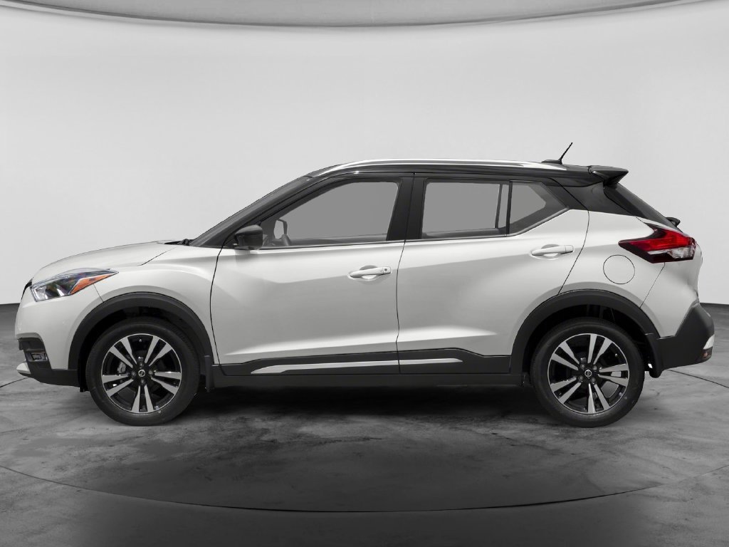 Used 2020 Nissan Kicks SR w/ SR Premium Package FWD image 3