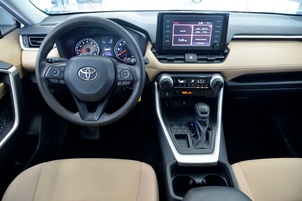 Used 2019 Toyota RAV4 LE FWD image 17