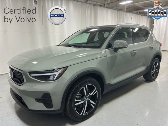 Certified 2025 Volvo XC40 B5 Core image 1