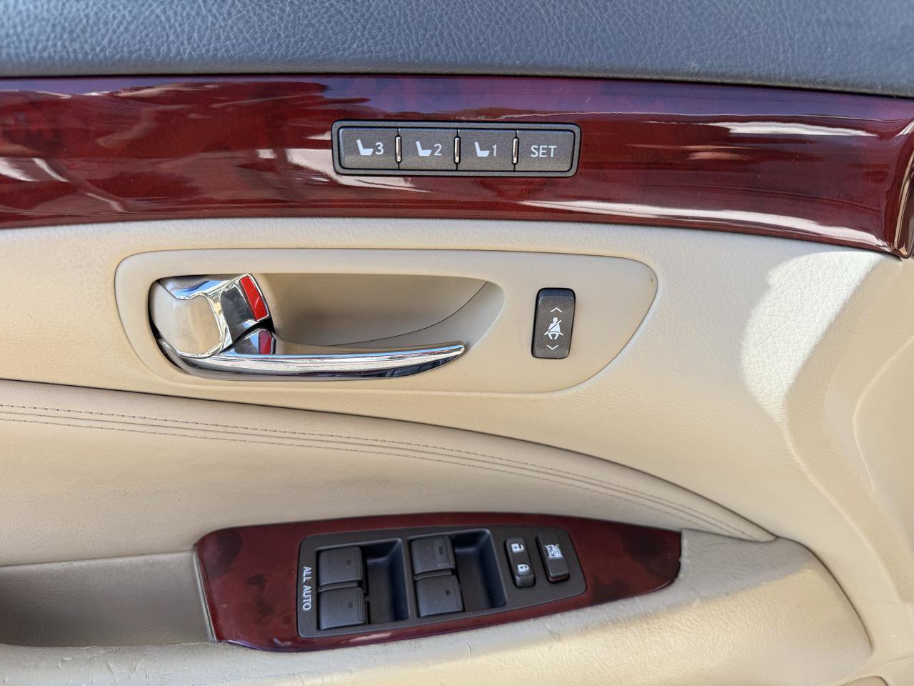 Used 2007 Lexus LS 460 RWD image 13