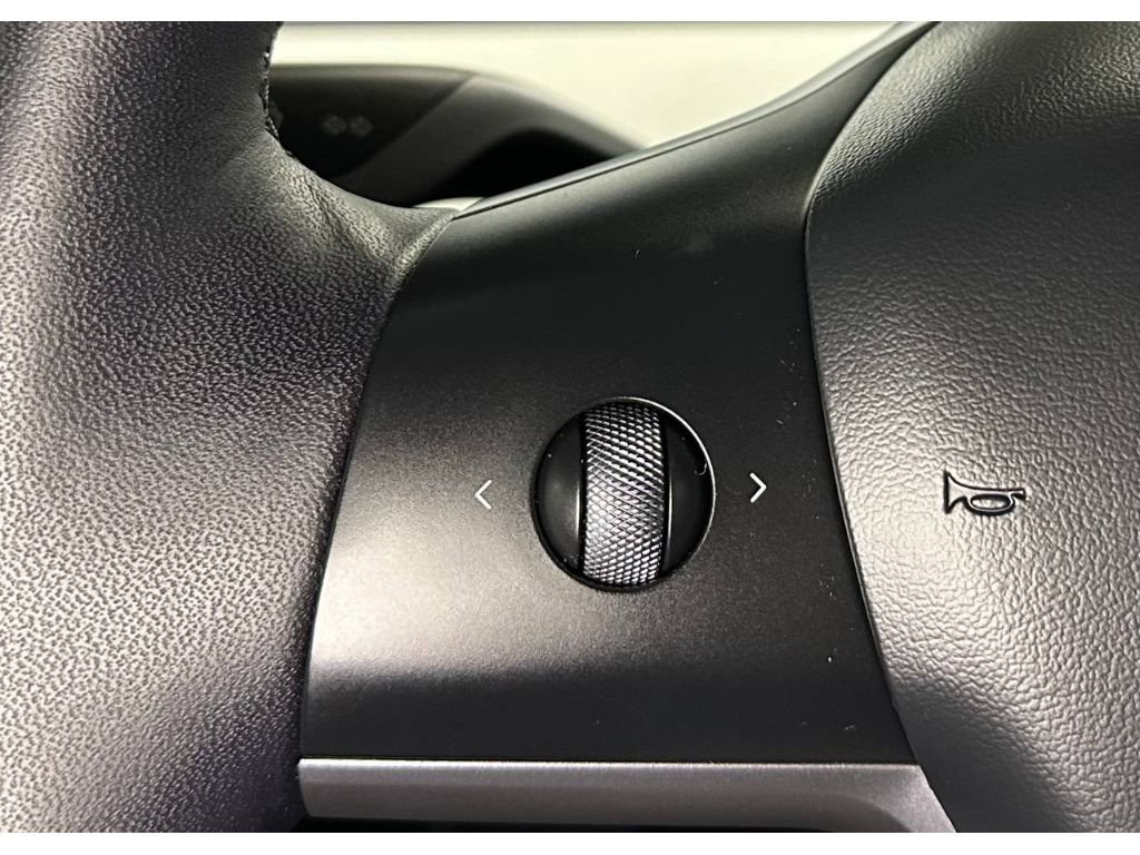 Used 2023 Tesla Model Y Performance image 25