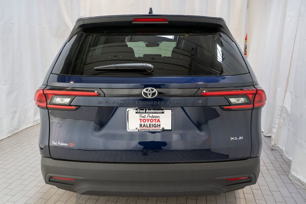 Certified 2025 Toyota Grand Highlander FWD image 4
