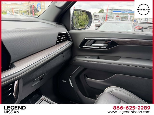 Used 2025 Chevrolet Suburban Premier AWD/4WD image 32