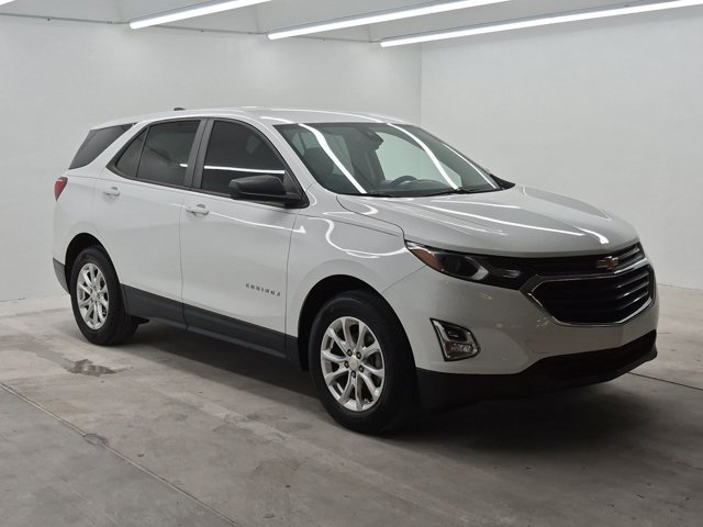Used 2020 Chevrolet Equinox LS w/ LS Convenience Package FWD image 3