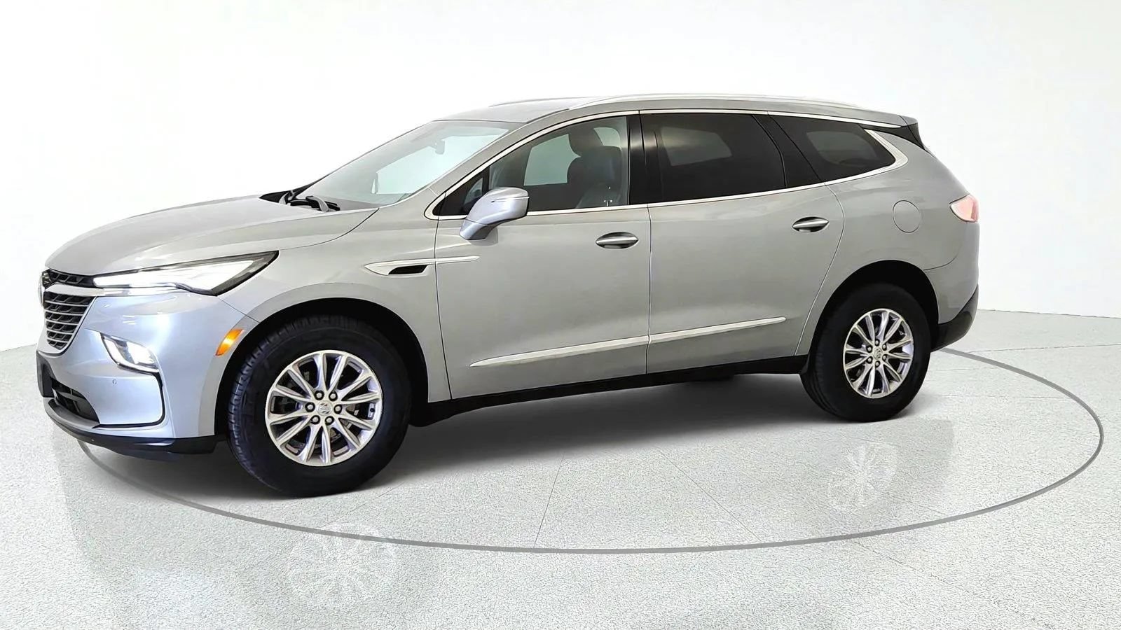 Used 2023 Buick Enclave Essence AWD/4WD image 4