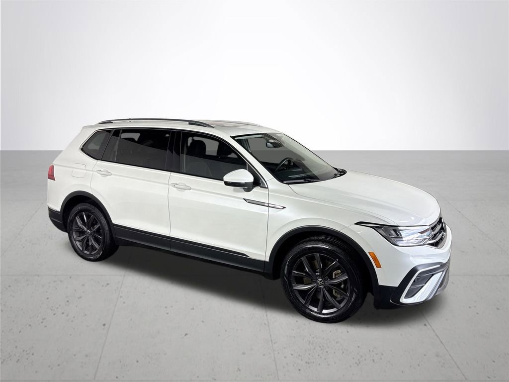 Certified 2023 Volkswagen Tiguan SE w/ Panoramic Sunroof Package image 5