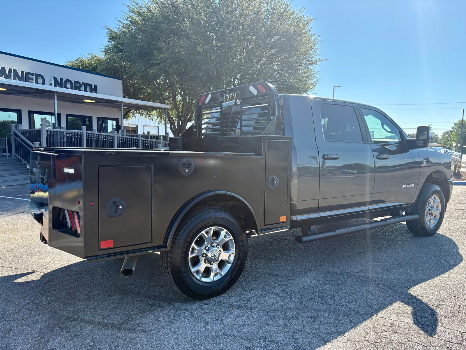 Used 2023 RAM 3500 Laramie AWD/4WD image 3