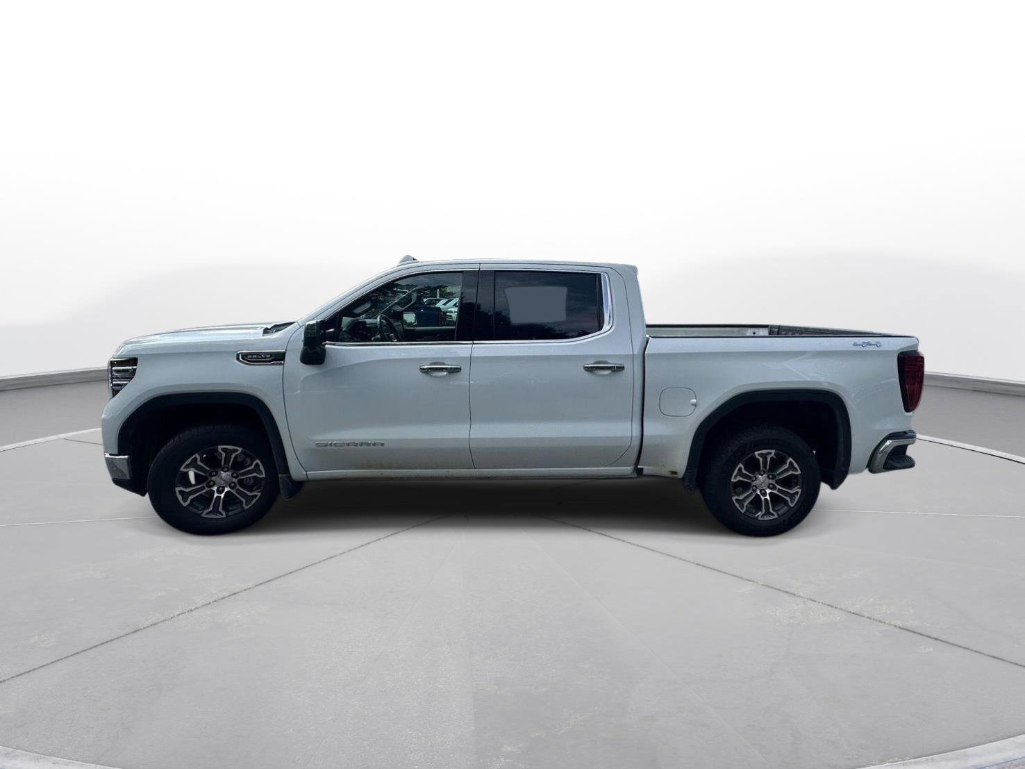 Used 2025 GMC Sierra 1500 SLT AWD/4WD image 9