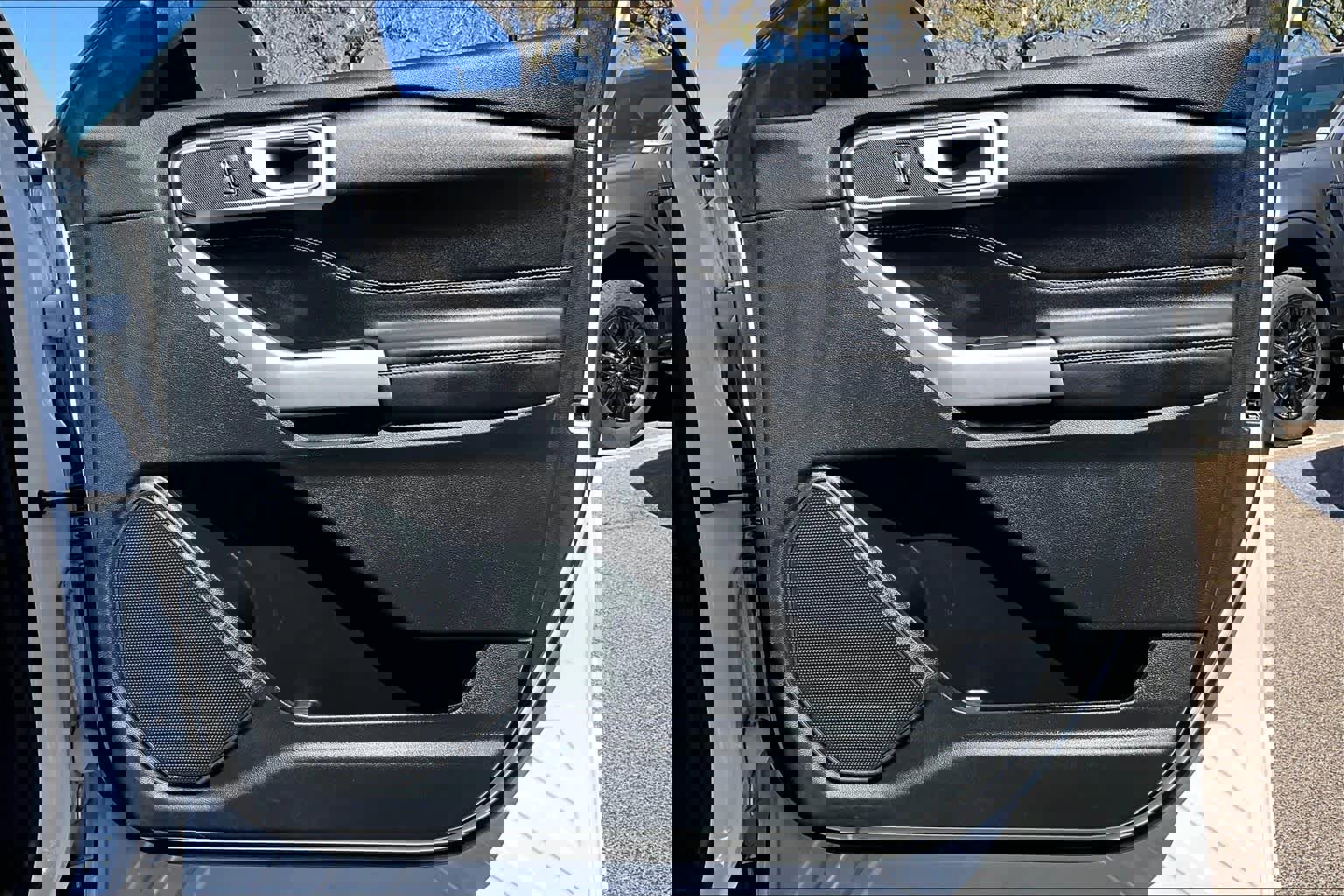 Used 2023 Ford Explorer XLT image 22