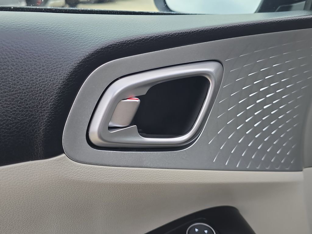 Certified 2025 Kia Soul LX image 18