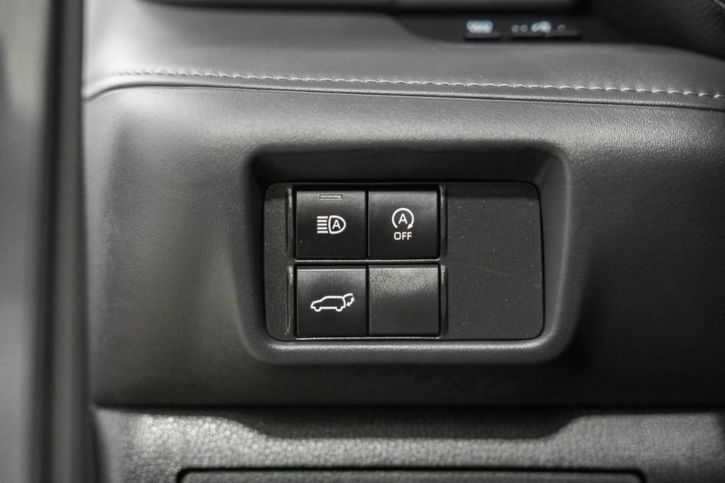 Used 2025 Toyota Highlander XLE AWD/4WD image 41