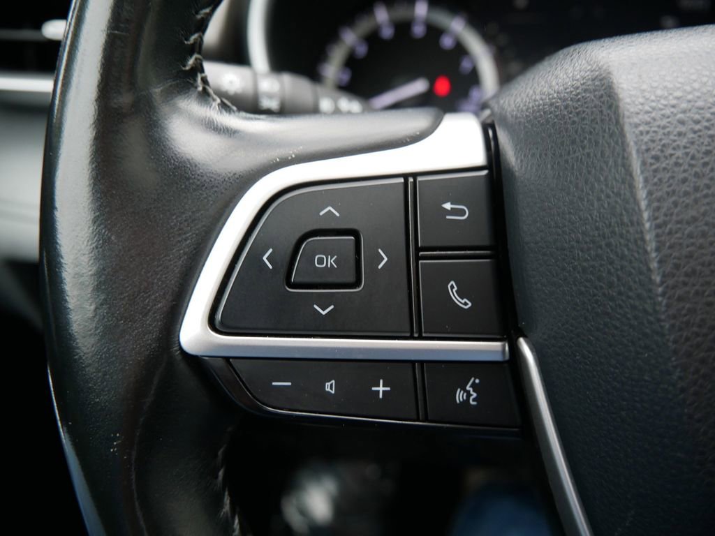 Used 2022 Toyota Highlander XLE AWD/4WD image 27