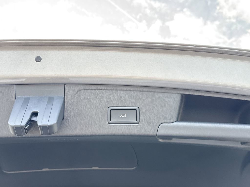 New 2026 Volkswagen Atlas Cross Sport SE image 16