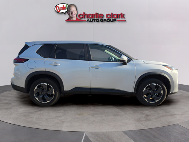 Certified 2025 Nissan Rogue SV FWD image 7