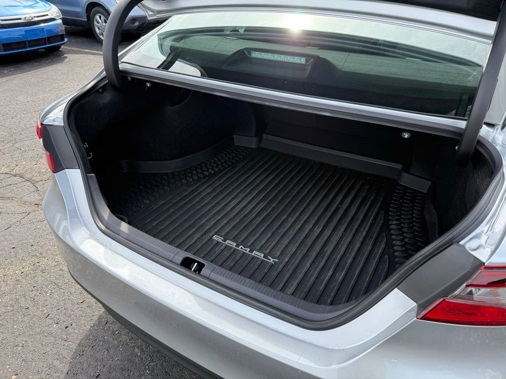 Used 2024 Toyota Camry LE FWD image 5