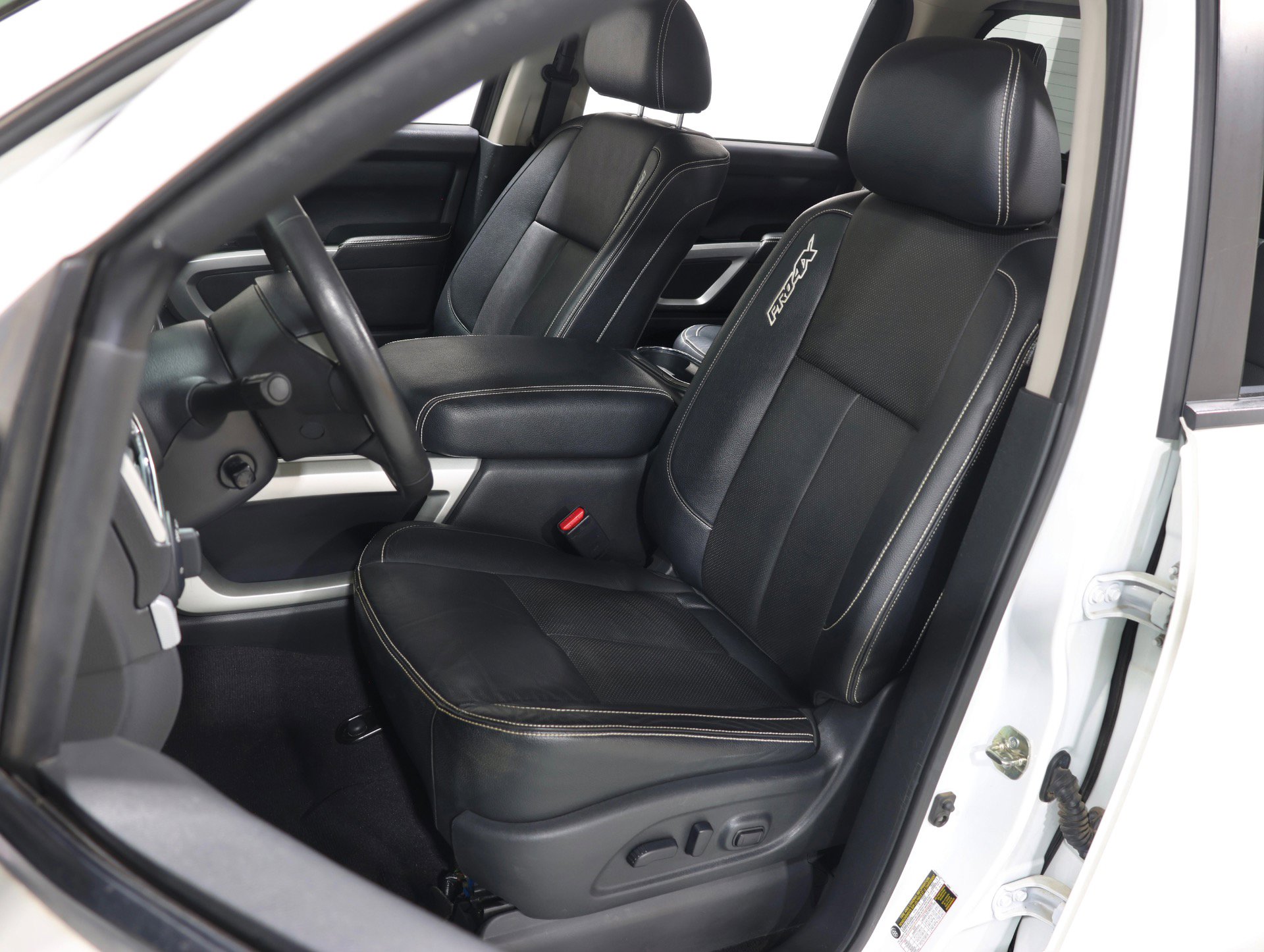 Used 2017 Nissan Titan PRO-4X w/ Pro-4x Convenience Package image 67