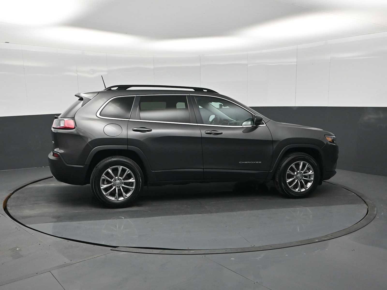 Used 2022 Jeep Cherokee Latitude Lux w/ Sun & Sound Group image 9