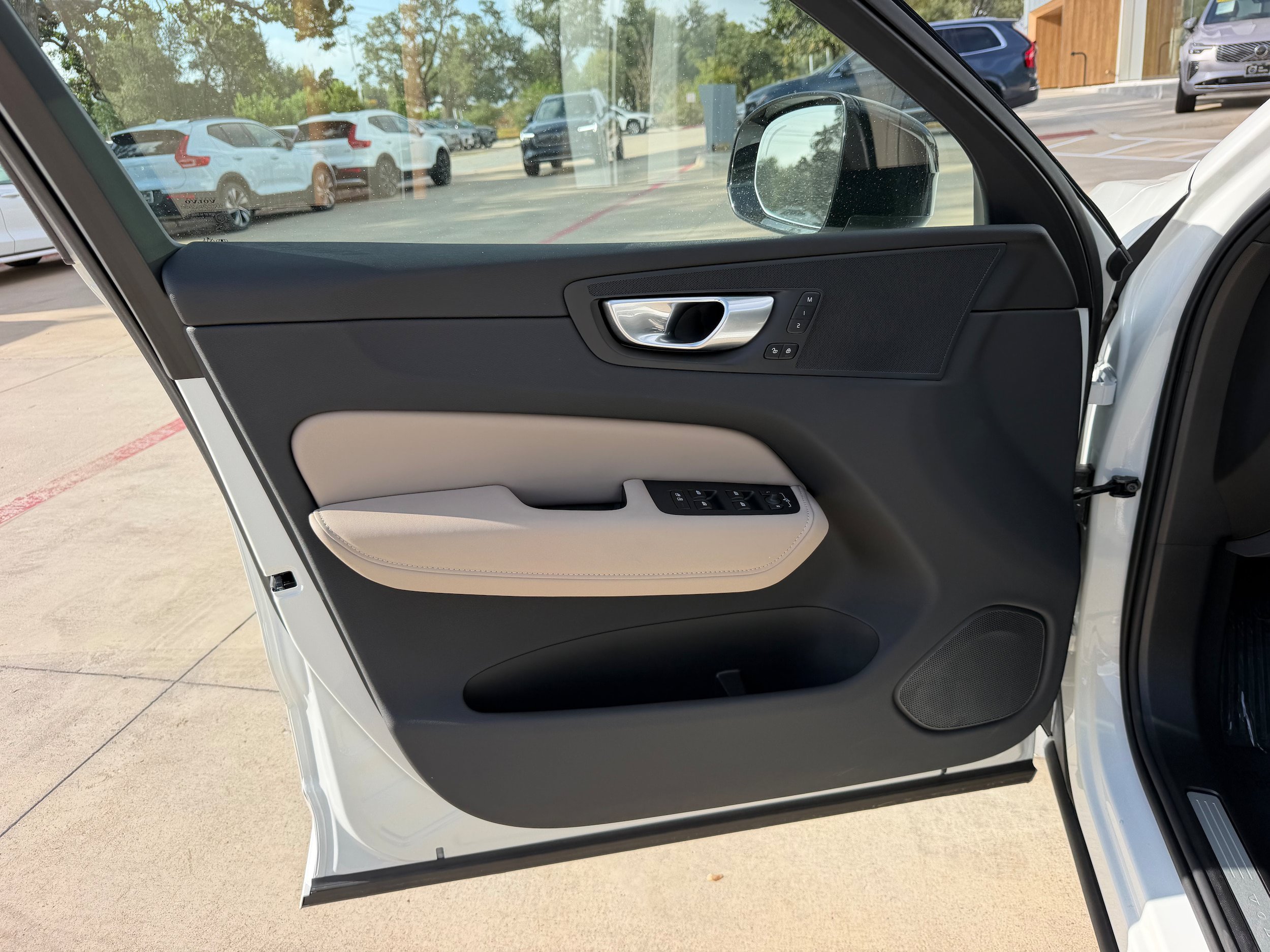 Certified 2026 Volvo XC60 T8 Plus AWD/4WD image 21