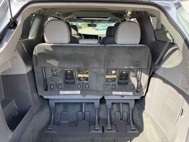 Used 2017 Toyota Sienna XLE w/ XLE Navigation Package AWD/4WD image 21