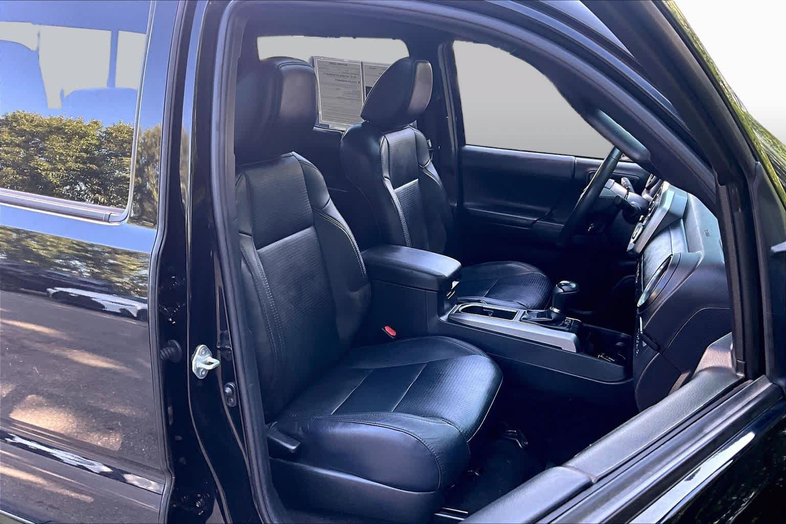 Used 2021 Toyota Tacoma Limited AWD/4WD image 8