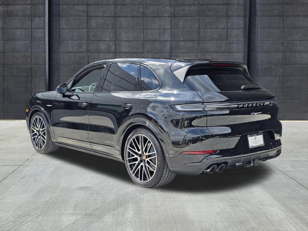 New 2026 Porsche Cayenne E-Hybrid AWD/4WD image 3
