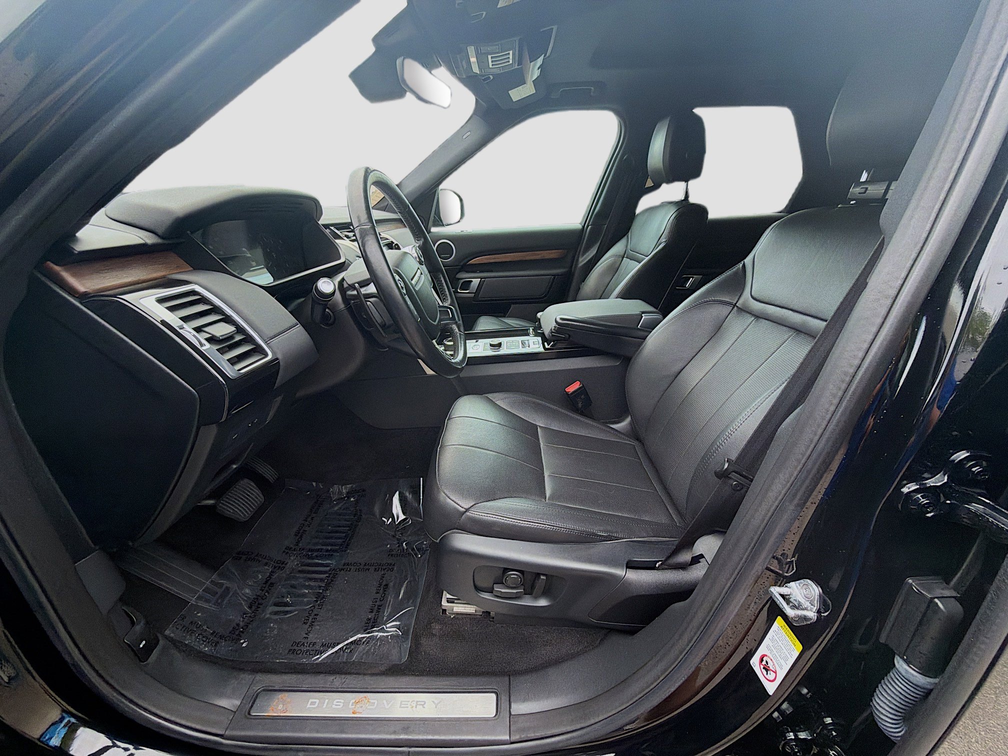 Used 2018 Land Rover Discovery HSE image 19