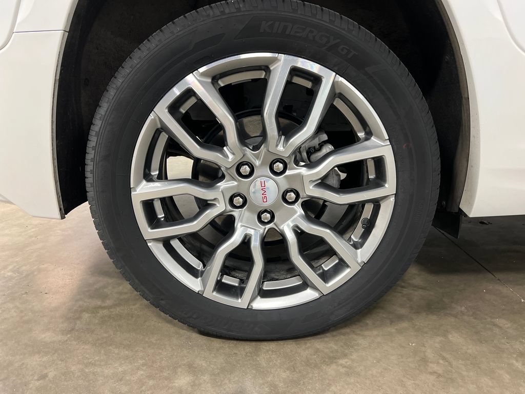 Certified 2024 GMC Terrain Denali w/ Denali Premium Package AWD/4WD image 10