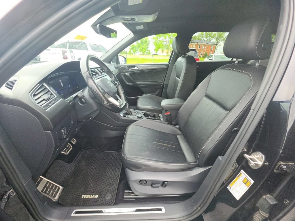 Used 2023 Volkswagen Tiguan SE R-Line AWD/4WD image 14