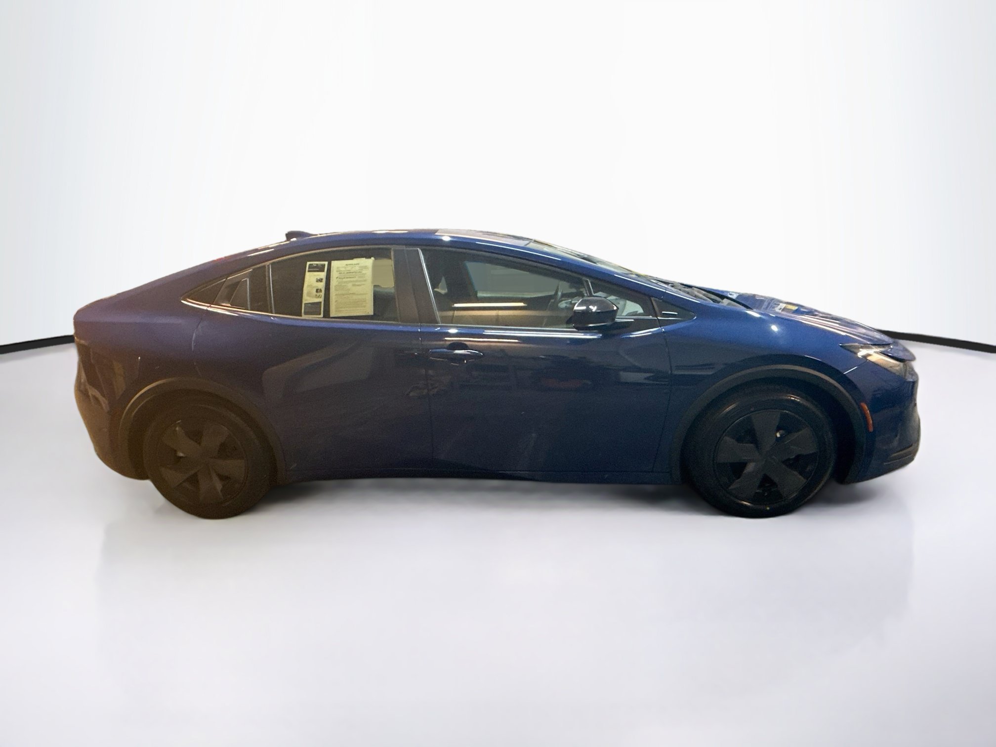 Used 2025 Toyota Prius LE FWD image 10