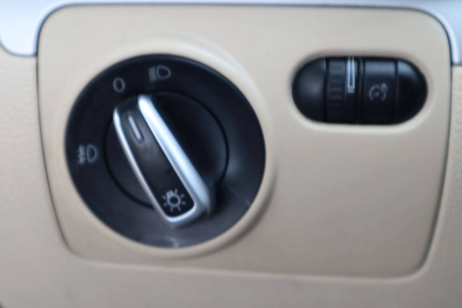 Used 2012 Volkswagen Eos Komfort FWD image 19