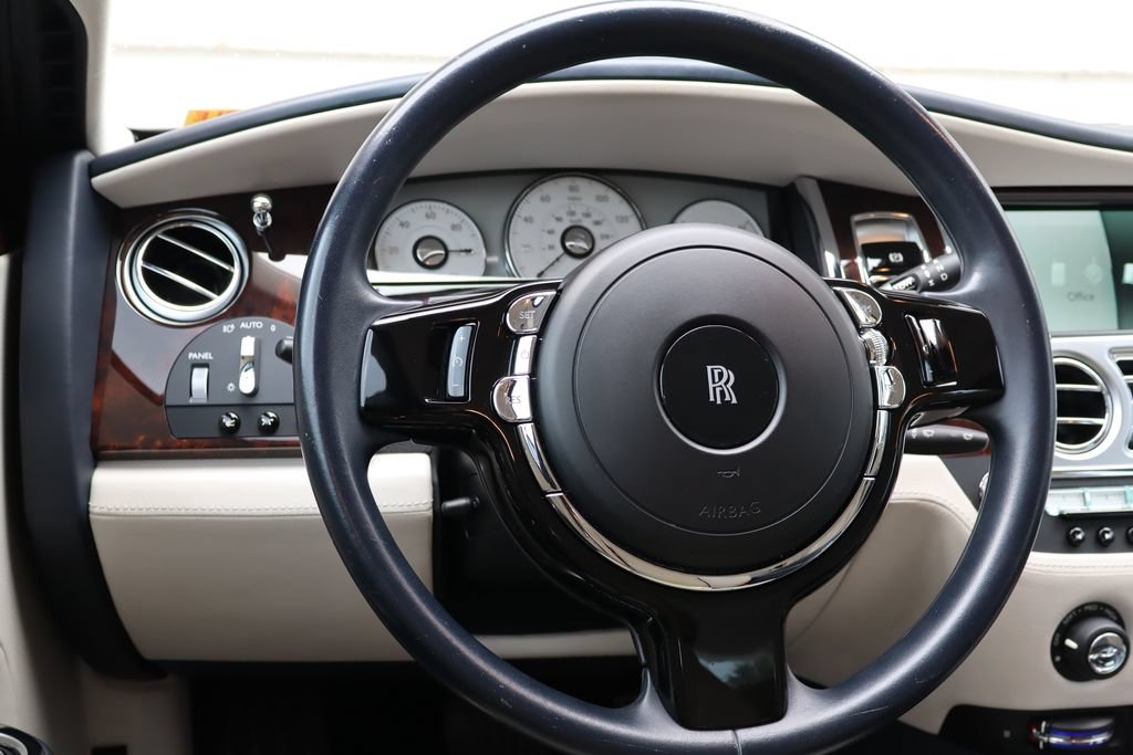 Used 2016 Rolls-Royce Ghost RWD image 12