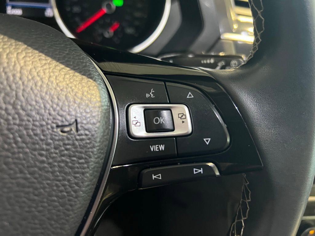 Used 2021 Volkswagen Tiguan SE w/ Panoramic Sunroof Package image 21