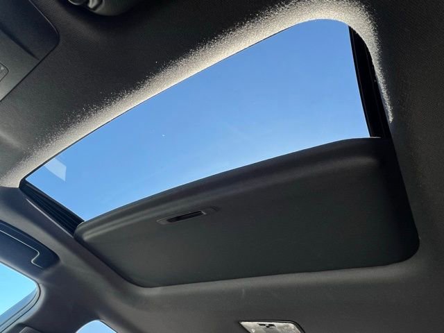 Used 2022 Toyota Corolla SE w/ SE Premium Package image 33