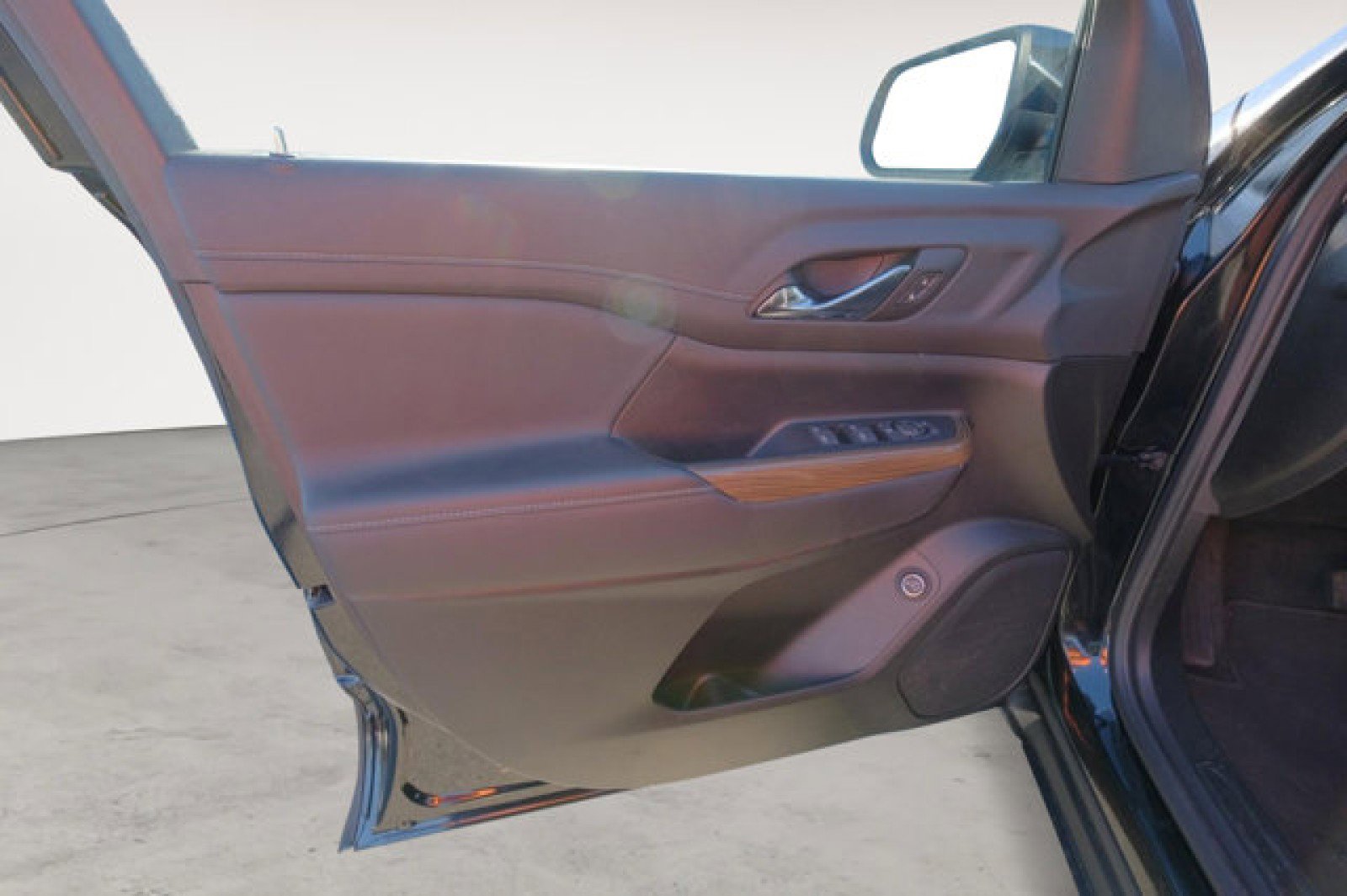 Used 2022 GMC Acadia SLE w/ Driver Convenience Package image 11