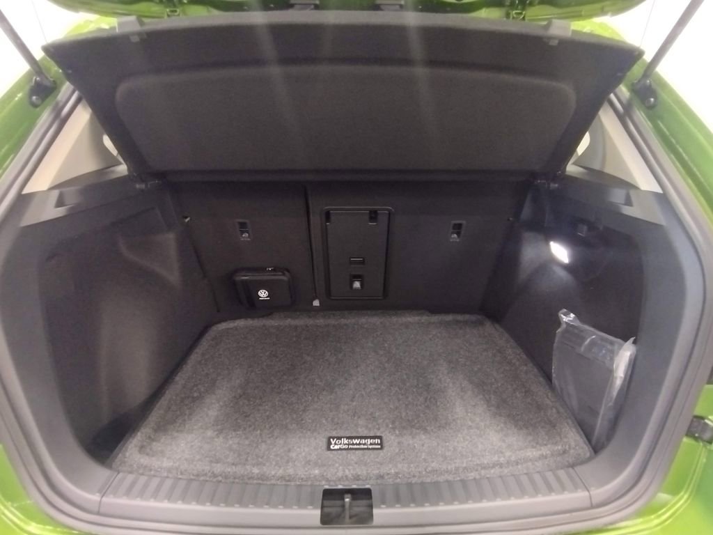 New 2026 Volkswagen Taos SEL AWD/4WD image 16