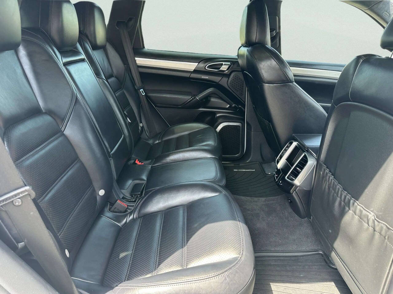 Used 2015 Porsche Cayenne Turbo AWD/4WD image 14