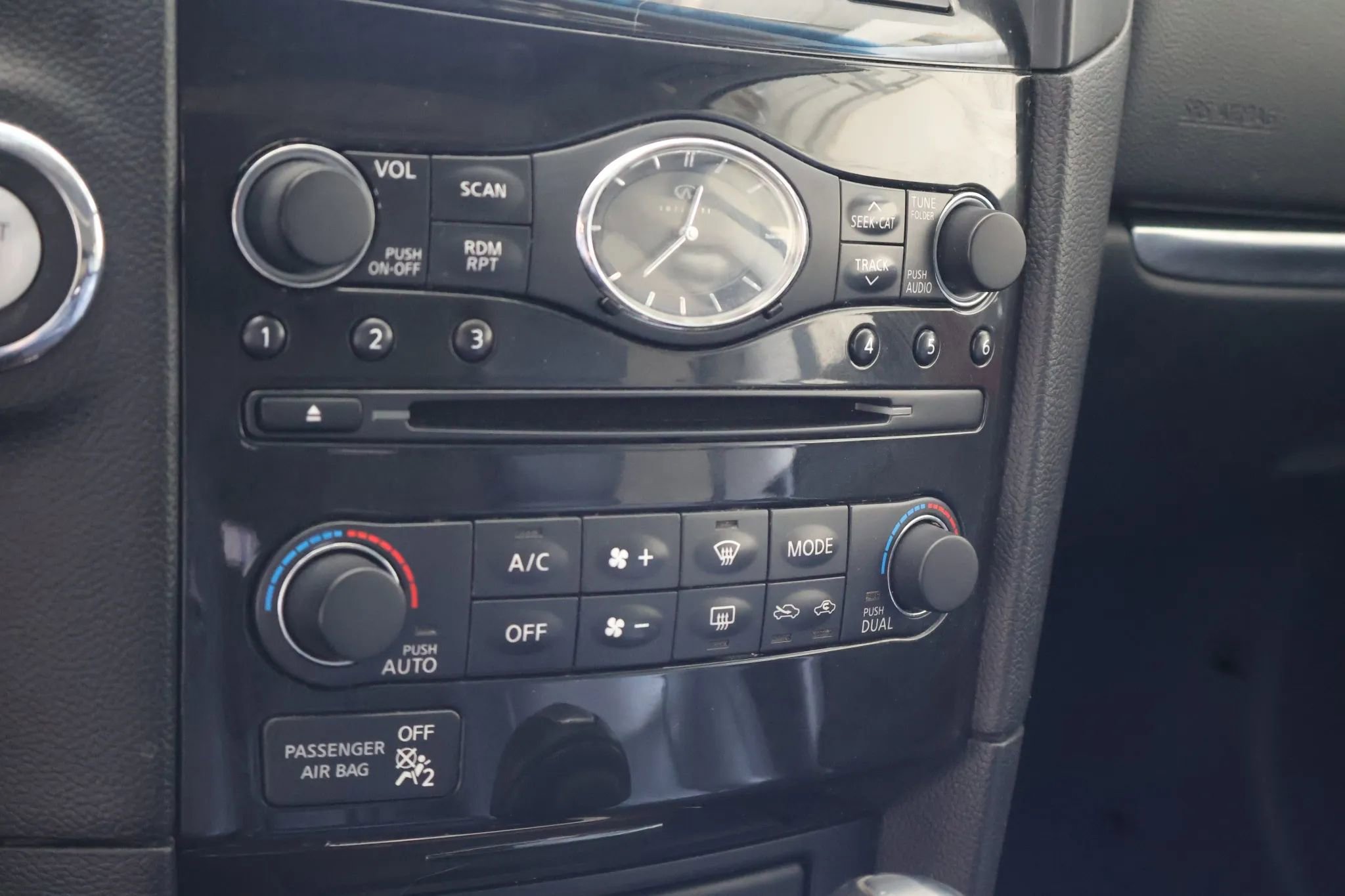 Used 2012 INFINITI FX35 AWD w/ Premium Pkg image 13