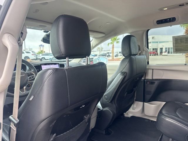 Certified 2022 Chrysler Pacifica Touring-L FWD image 11