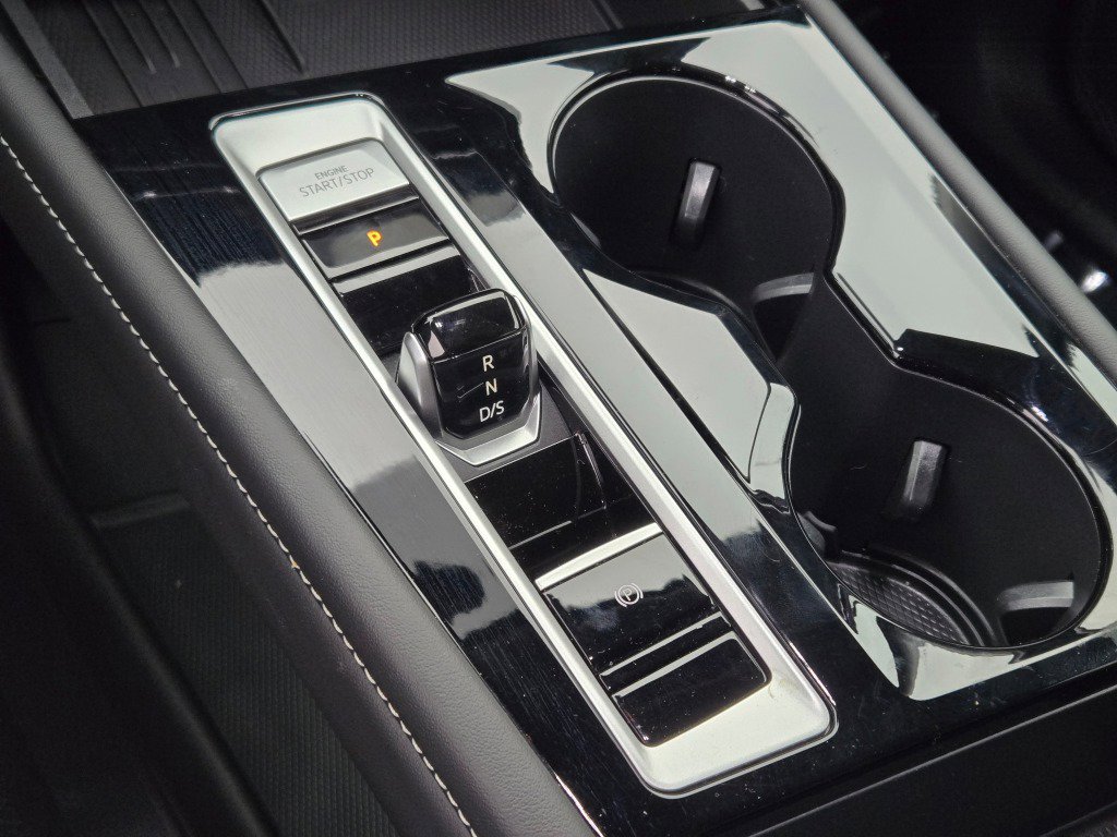 Used 2025 Volkswagen Atlas SE image 29