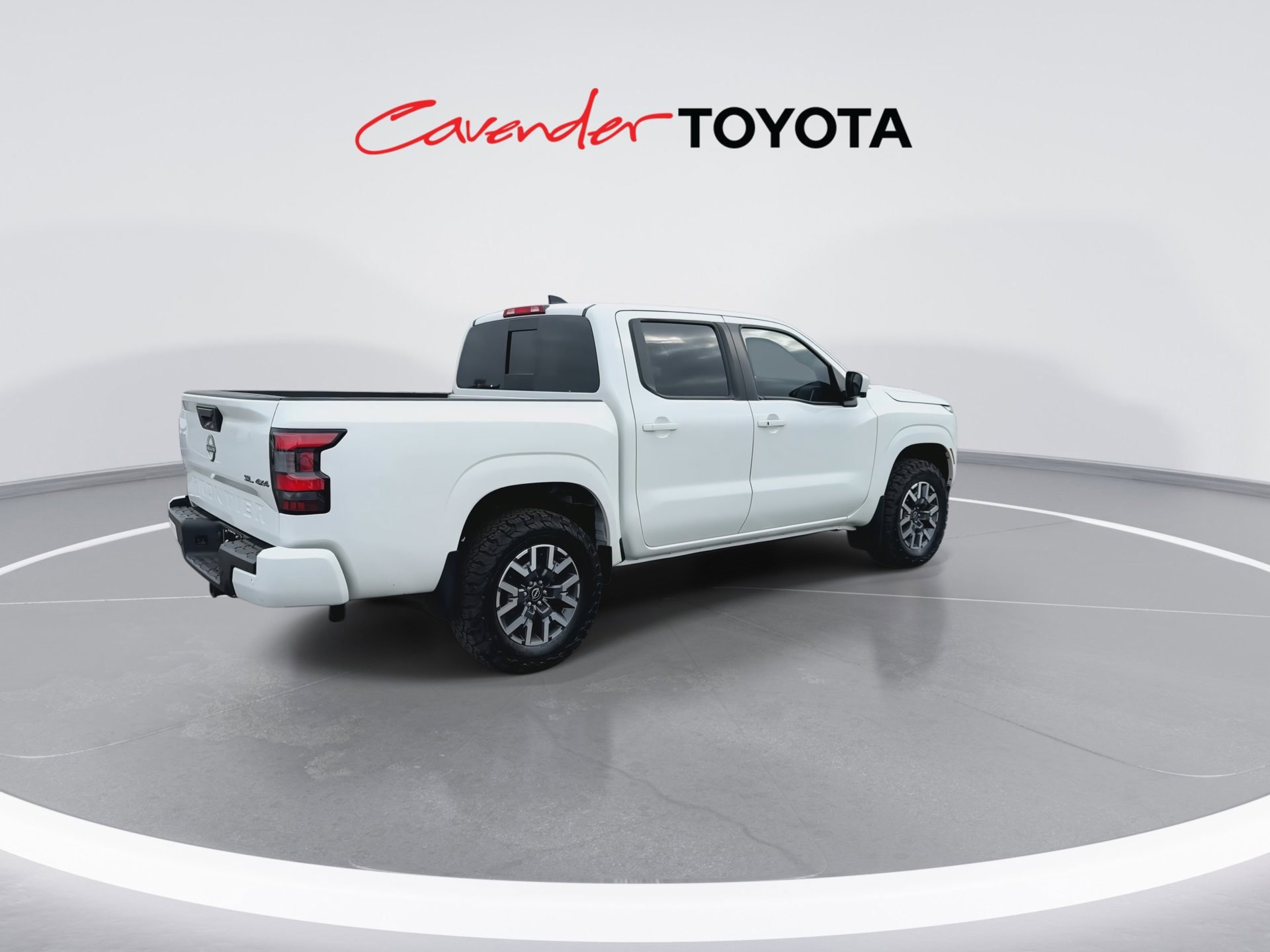 Used 2025 Nissan Frontier SL AWD/4WD image 8