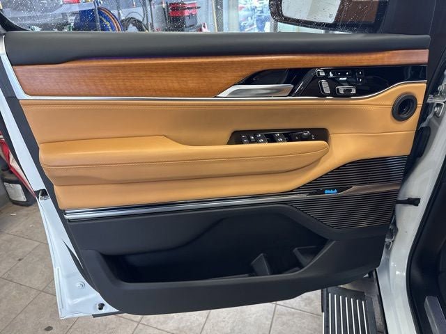Used 2023 Jeep Grand Wagoneer L Series III w/ HD Trailer Tow Package AWD/4WD image 8