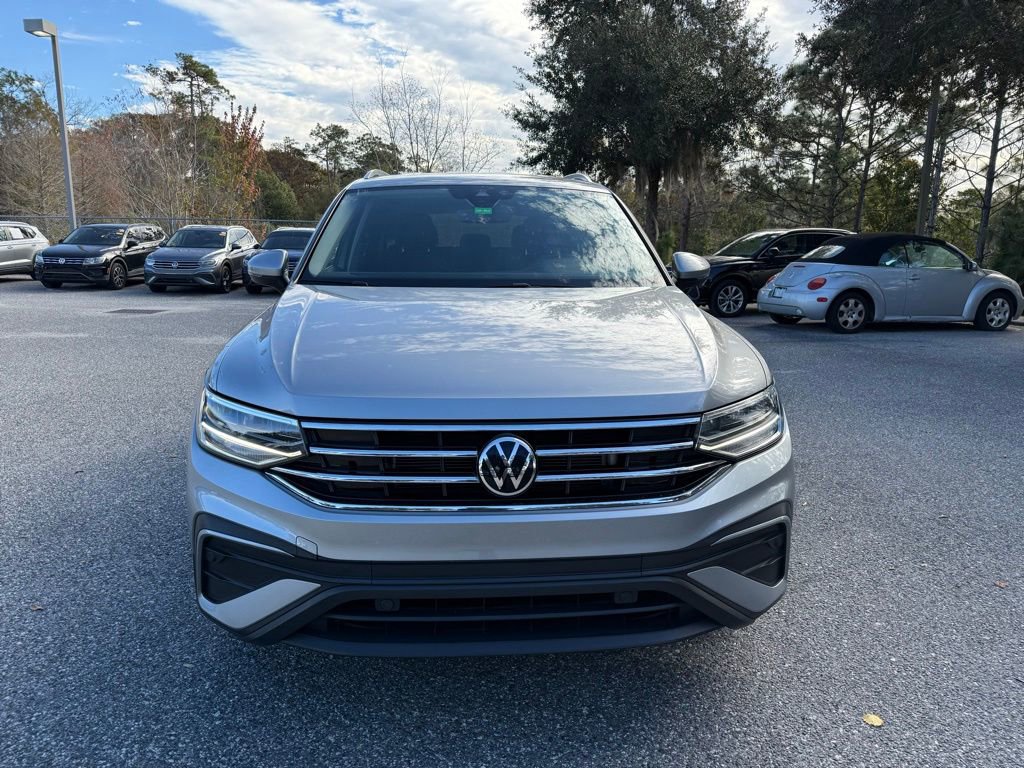 Used 2023 Volkswagen Tiguan SE image 2