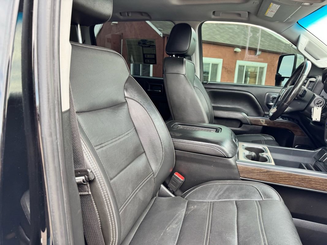 Used 2019 GMC Sierra 2500 Denali w/ Duramax Plus Package AWD/4WD image 15