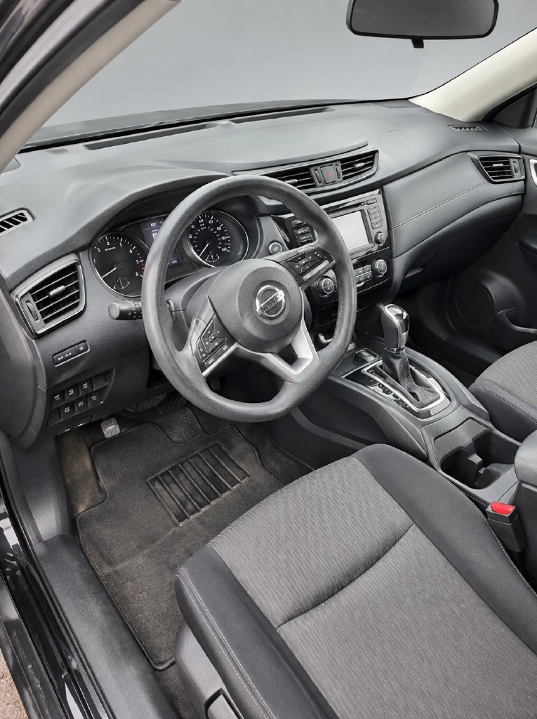 Used 2017 Nissan Rogue S AWD/4WD image 10